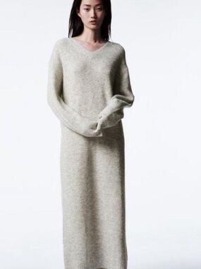 Zara Light Heather Gray V-Neck Knit Sweater S